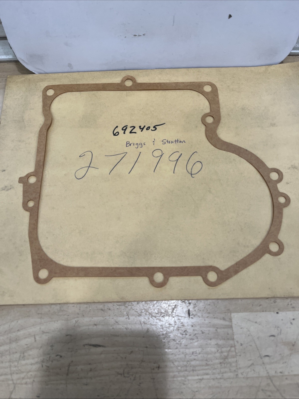 Base Gasket Briggs & Stratton 271996 692405 - Qty. 1 Piece - Image 3