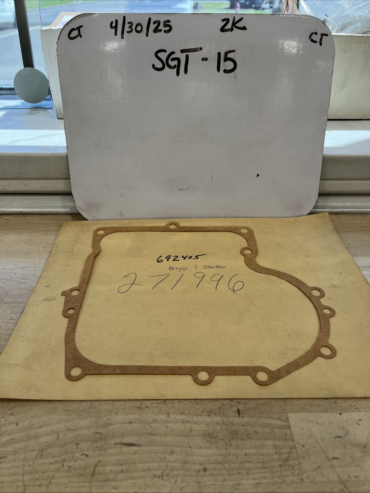 Base Gasket Briggs & Stratton 271996 692405 - Qty. 1 Piece