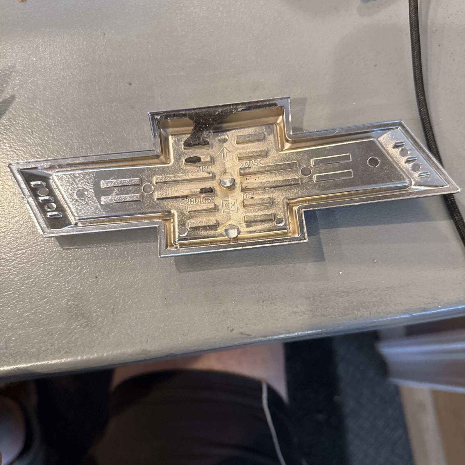 Chevy Liftgate Bowtie Emblem For Tahoe And Suburban 2015- 2020 22814069 - Image 3