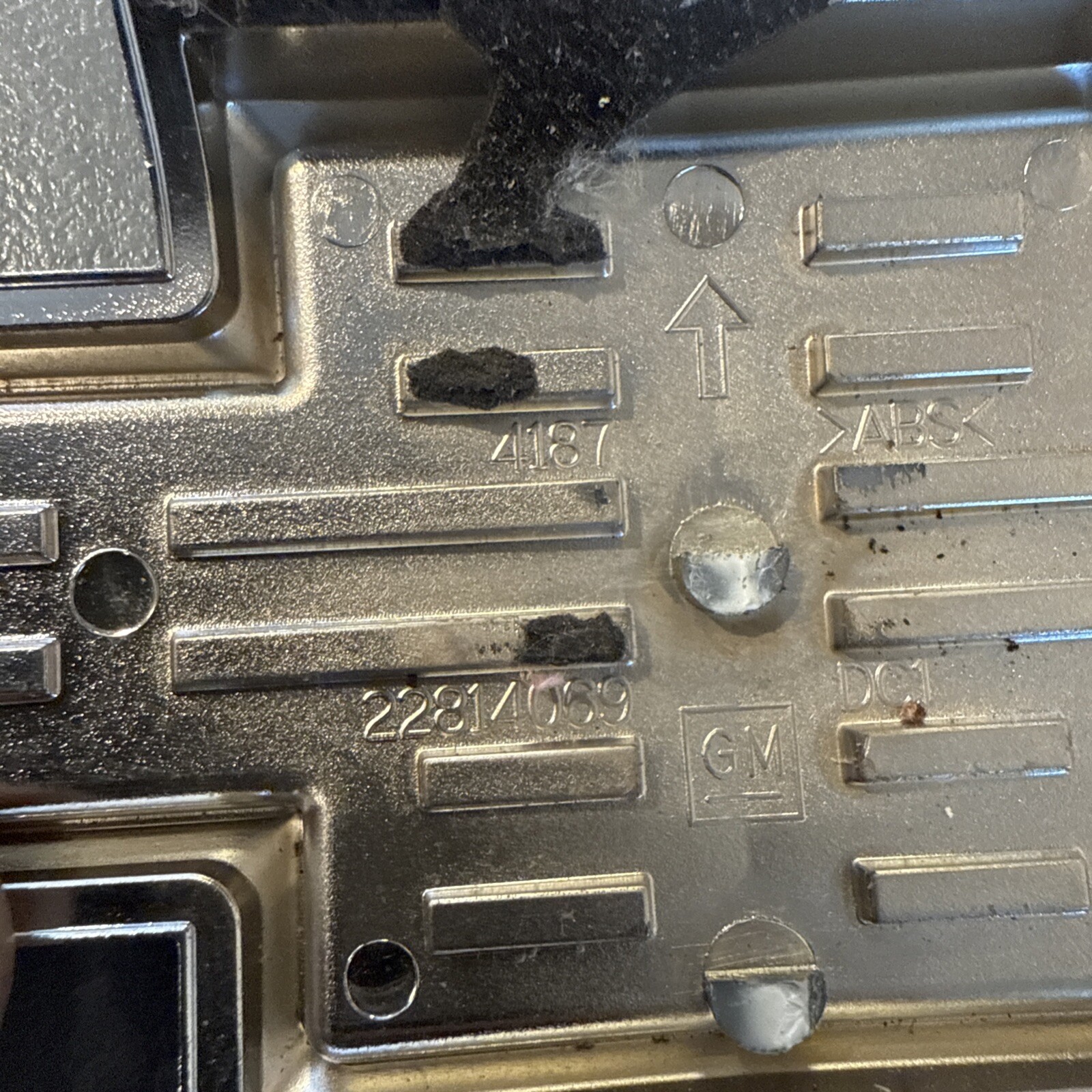 Chevy Liftgate Bowtie Emblem For Tahoe And Suburban 2015- 2020 22814069 - Image 4