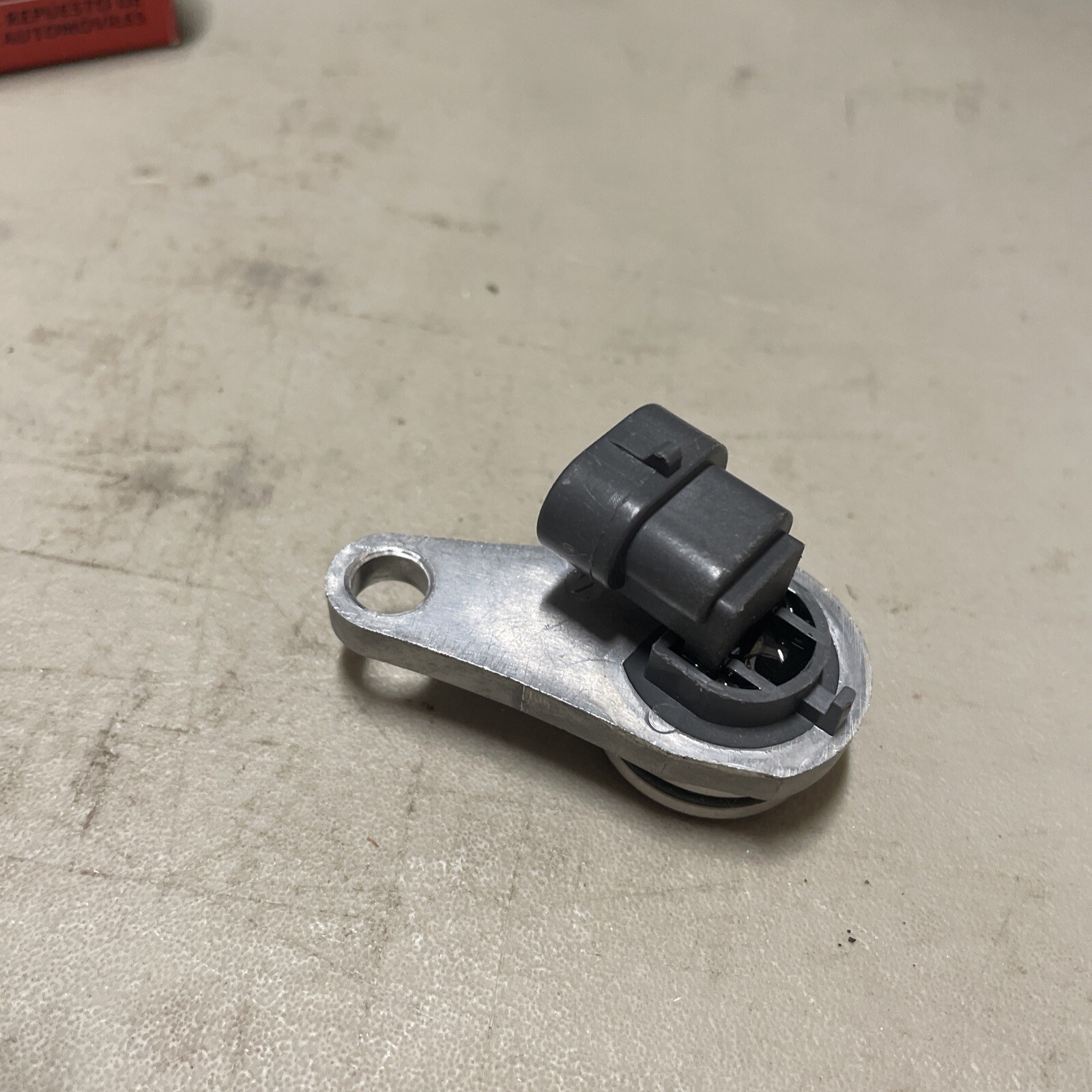 Engine Camshaft Position Sensor Standard PC5T - Image 3