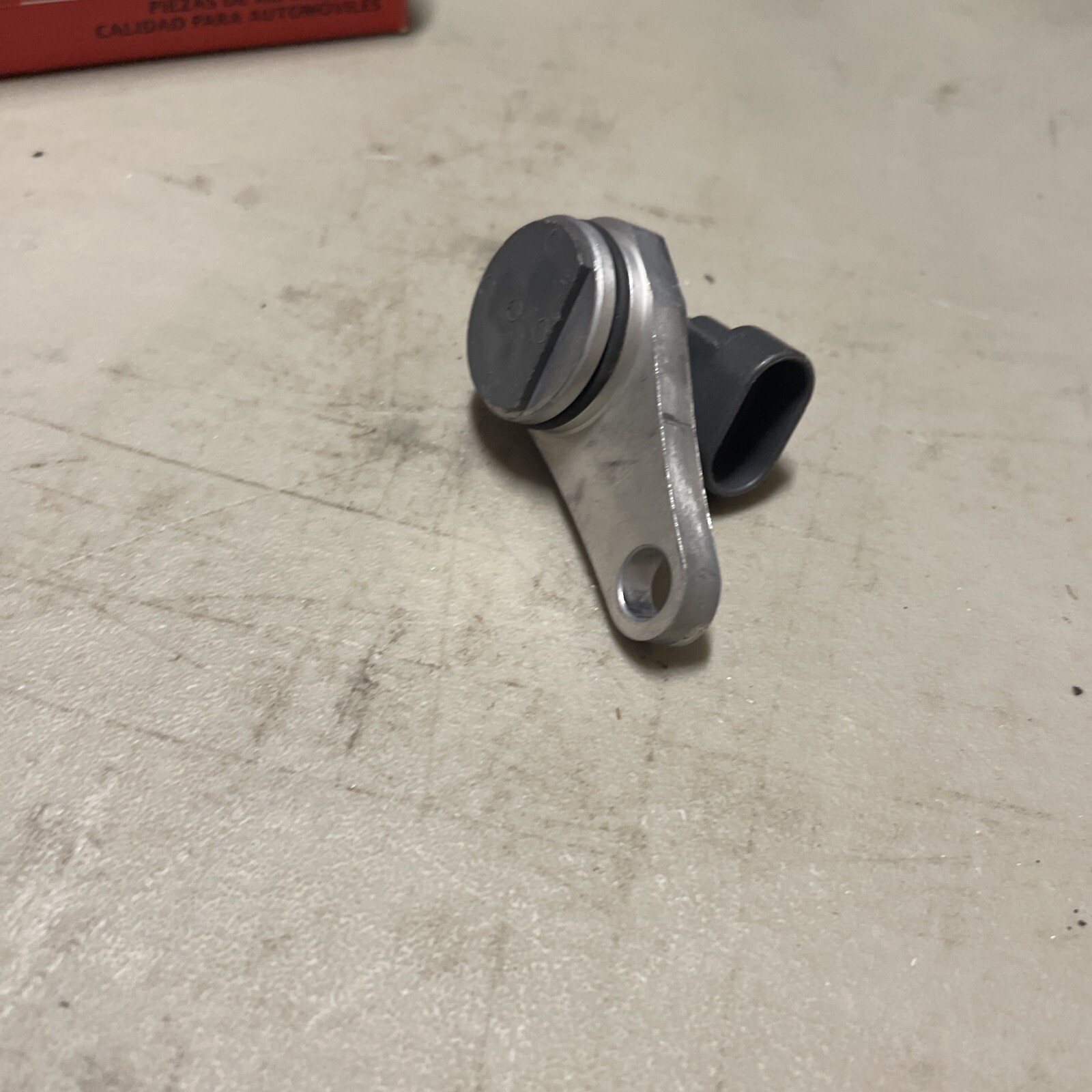 Engine Camshaft Position Sensor Standard PC5T - Image 4