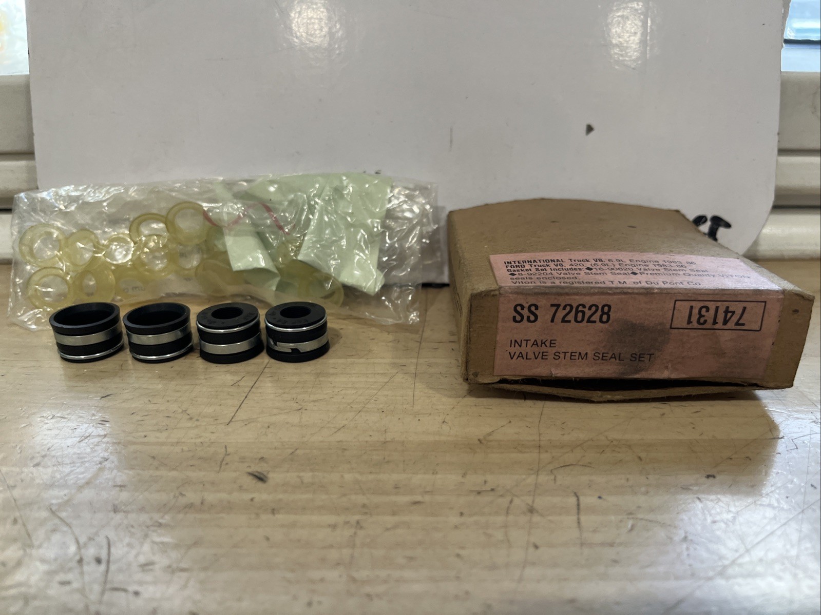 Engine Valve Stem Oil Seal Set Fel-Pro SS 72628 - Image 4