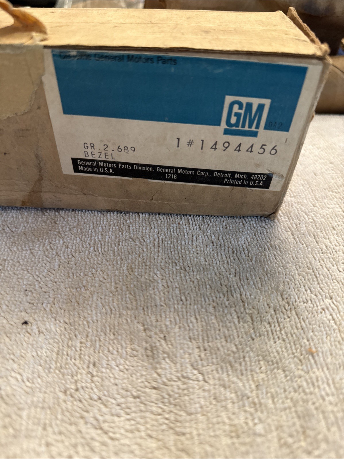 GM 1969 CADILLAC ELDORADO LEFT DRIVER SIDE REAR BUMPER REFLECTOR LENS BEZEL