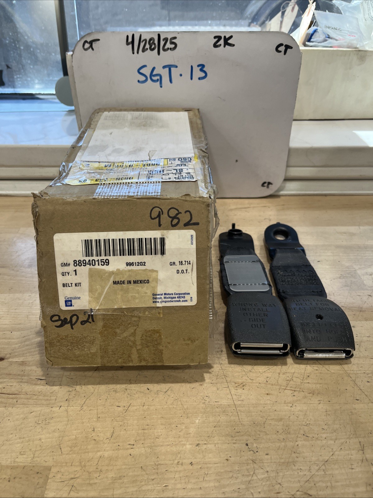 GM Belt Kit 88940159 Side Buckles