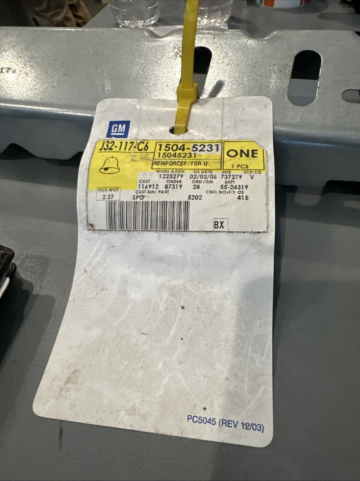 GM OEM 99-07 Avalanche 1500 Fender Components-Fender Reinforcement 15045231