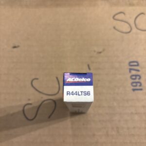 Genuine ACDelco GM OEM R44LTS6 / 5613906 Spark Plug NOS