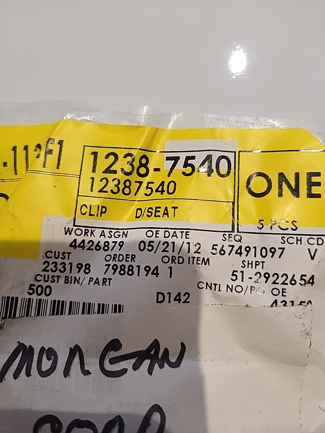 Genuine GM Seat Armrest Clip 12387540 - Image 3