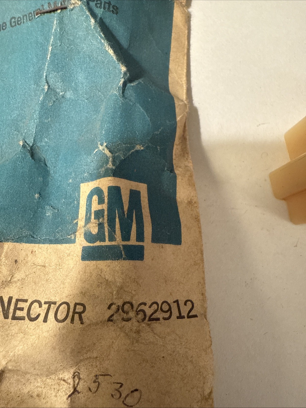 Genuine Gm Connector 2962912 Nos OEM - Image 3