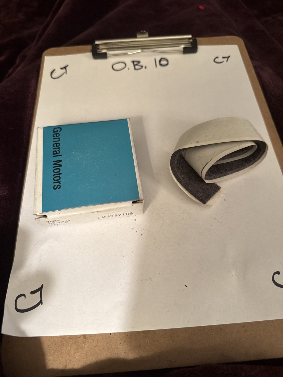 Genuine Gm Seal 3937189 Nos OEM.