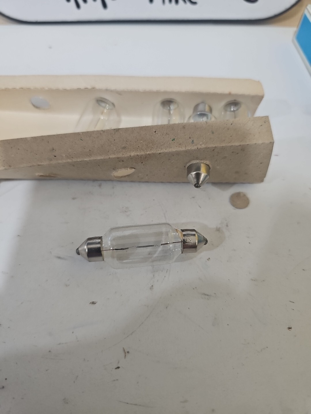 Miniature Bulbs #211 12V 12CP One Box Of 5 Bulbs New* Box Opened* - Image 3