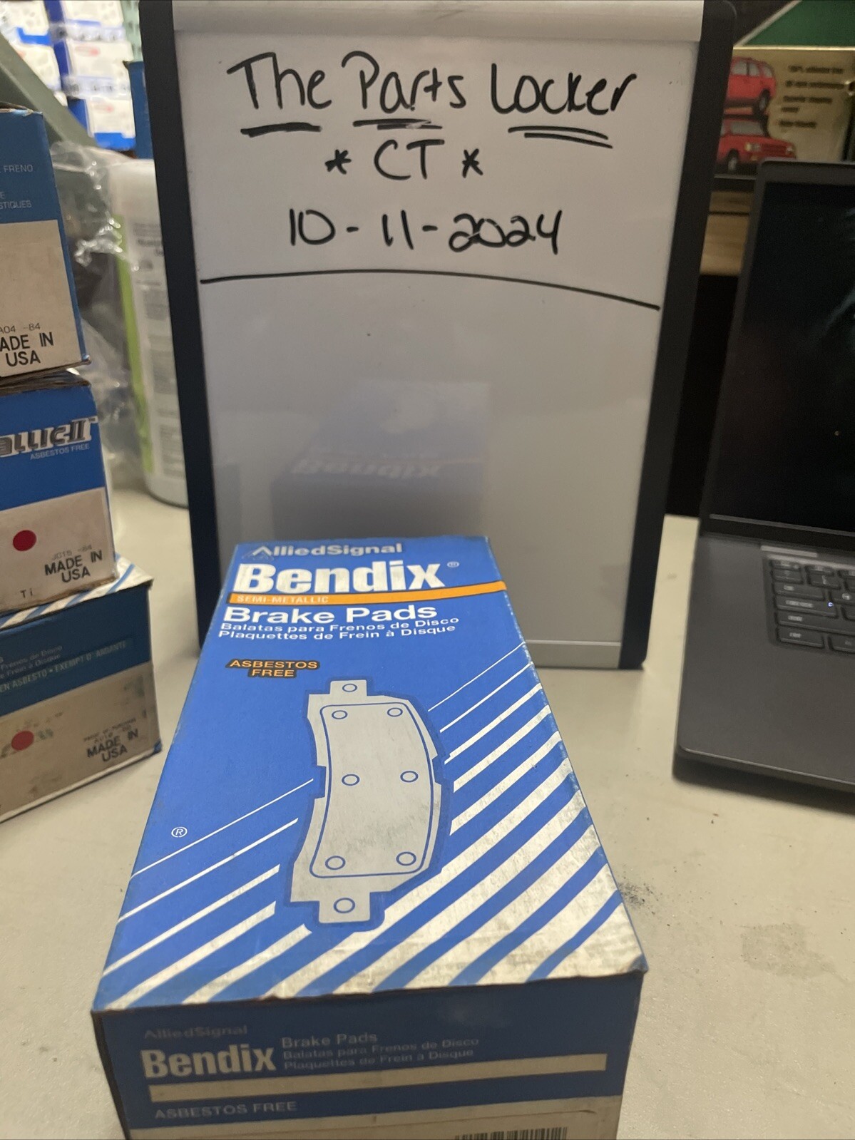 NEW Bendix MKD84 Semi-Metallic Front Disc Brake Pads