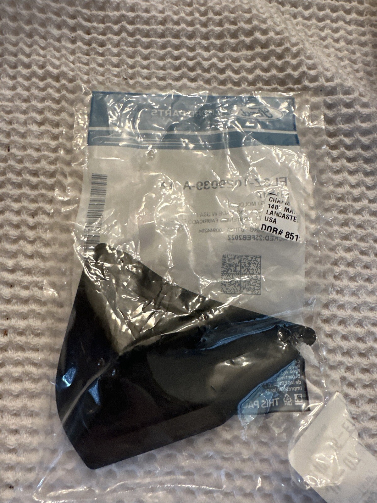 New OEM Ford Rear Molding 2015-20 F-150 FL3Z-1029039-A - Image 3