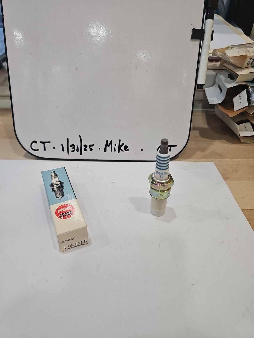 New Vintage Beck/Arnley NGK Spark Plug PGR5A-11 / 176-5198