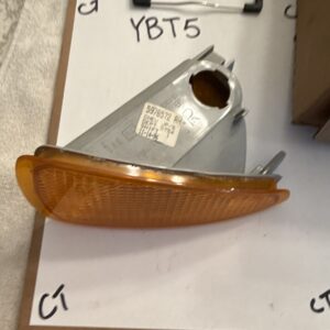 OEM Genuine GM 5976572 Turn Signal / Parking Lamp Assembly - NOS