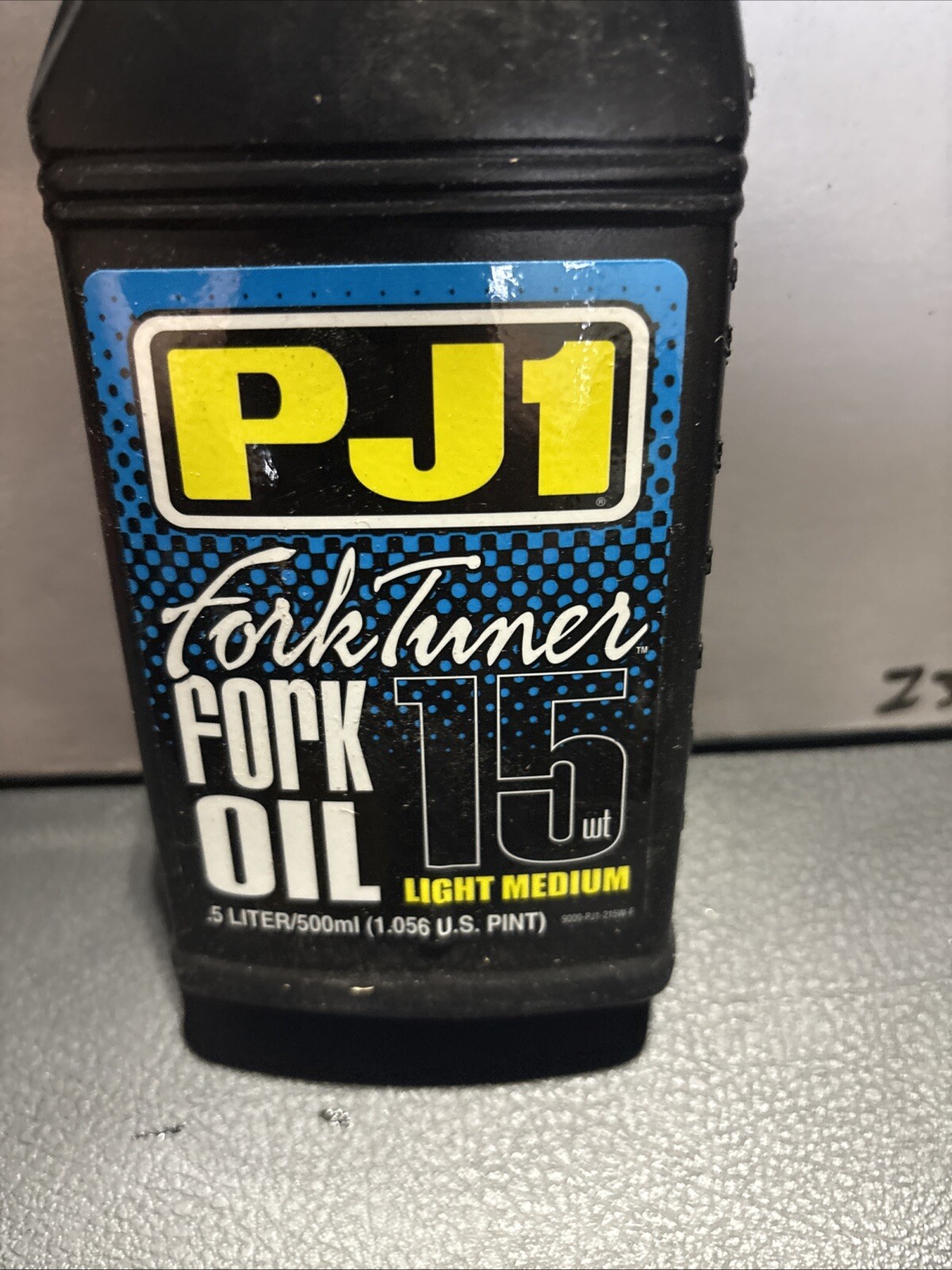 PJ1 Light Medium Fork Turner Oil - 15 Weight - 0.5 Liter - Image 3