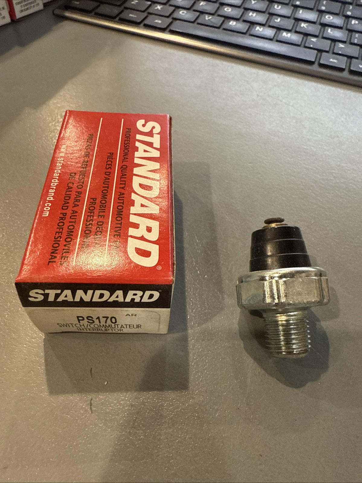 Standard Motor Products PS-170 PS170 Engine Oil Pressure Sender Brand New