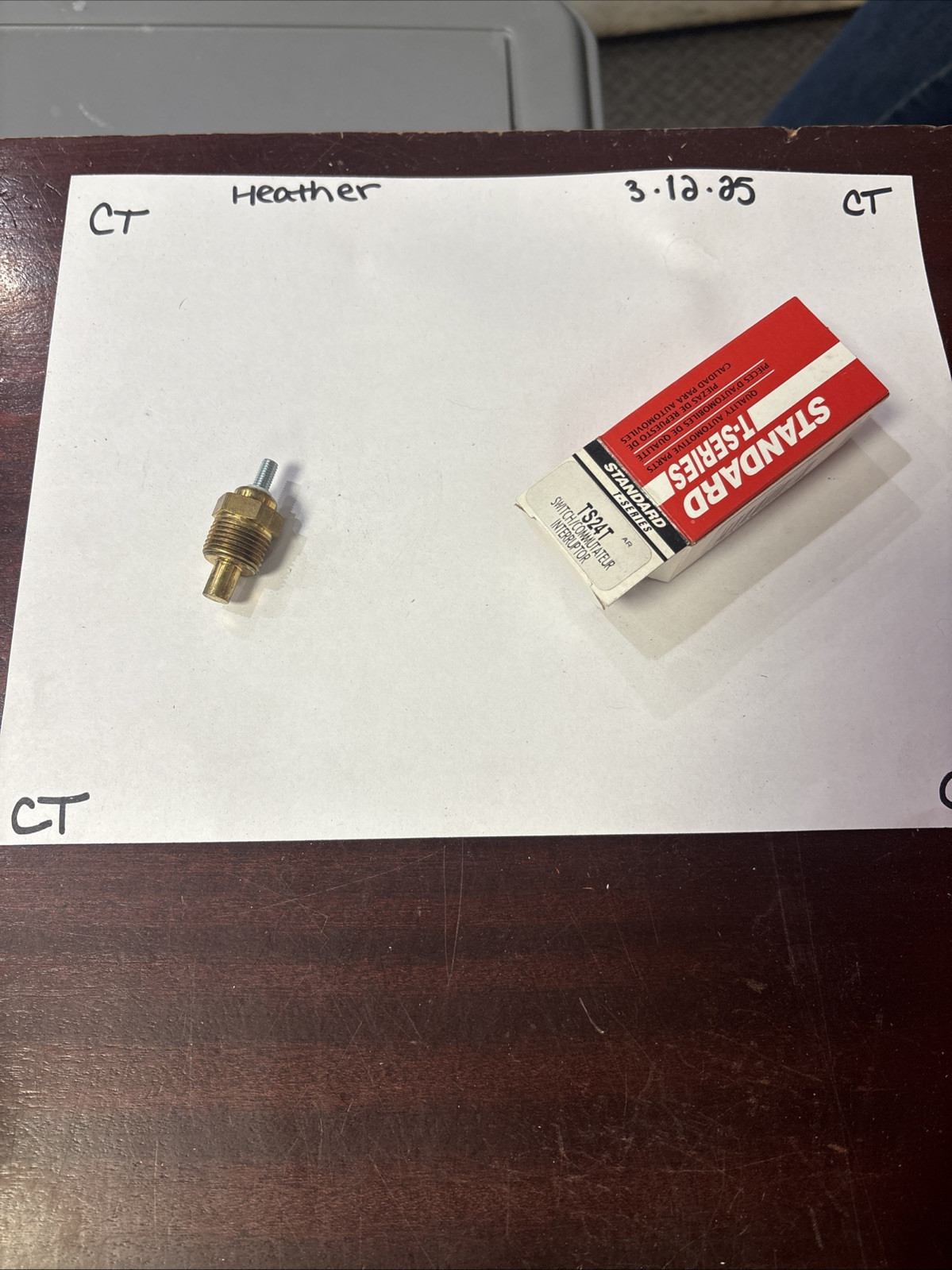 Standard Motor Products TS24T Temperature Sender