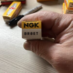 Standard NGK Spark Plugs BR8ET / 4221