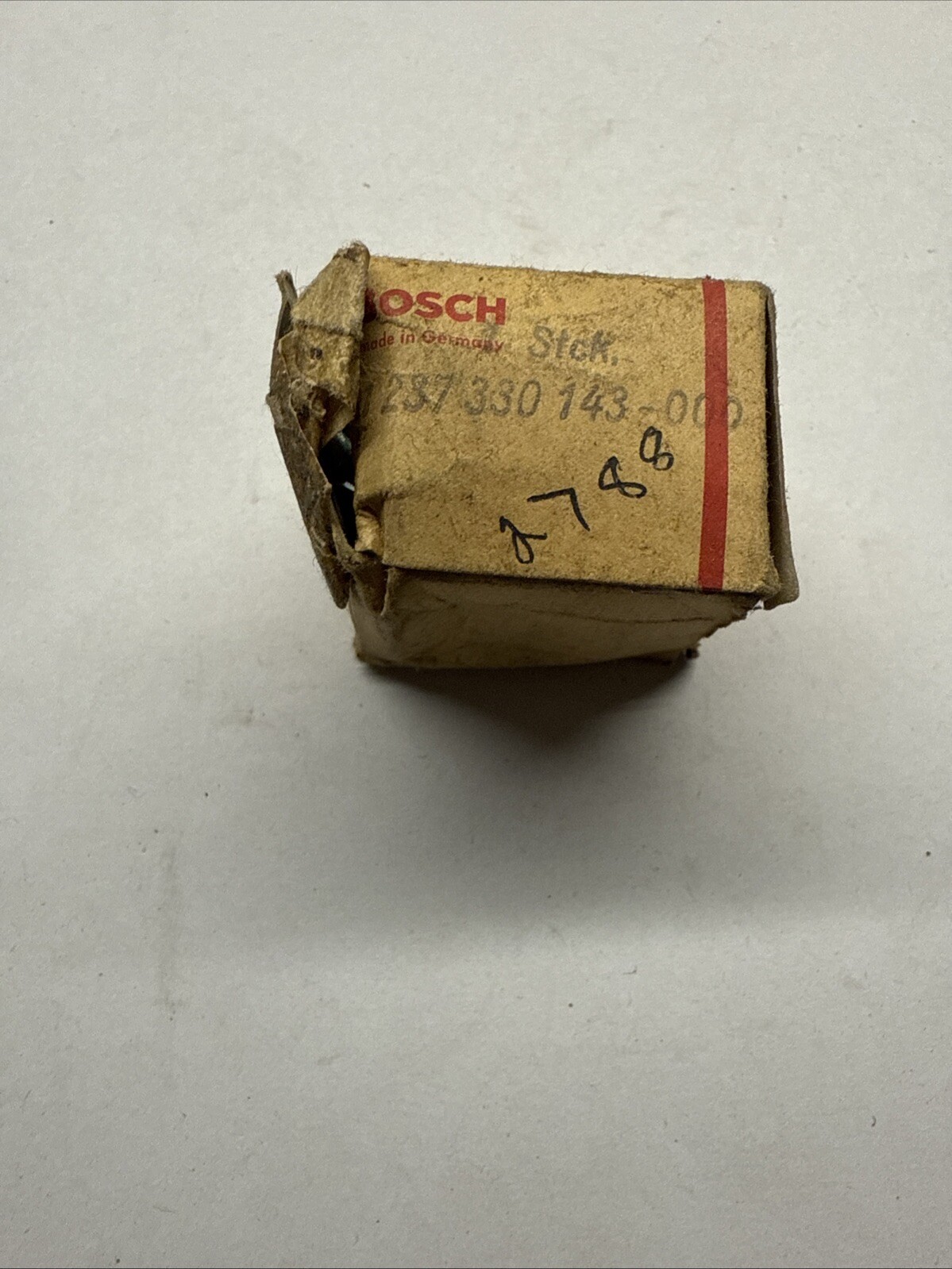 Volvo 164 w/ B30A Engine 1969-1972 New Bosch Ignition Condenser 1.237.330.143 - Image 5