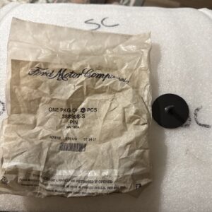 (1) Ford Hood Insulation Pad Clips-Fits 1/4" Hole- 1-3/4" Diameter-388908S