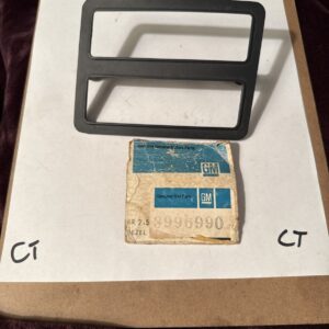 3996990 NOS GM Marker Bezel RH Rear 1973 - 1977 Chevelle Laguna Malibu