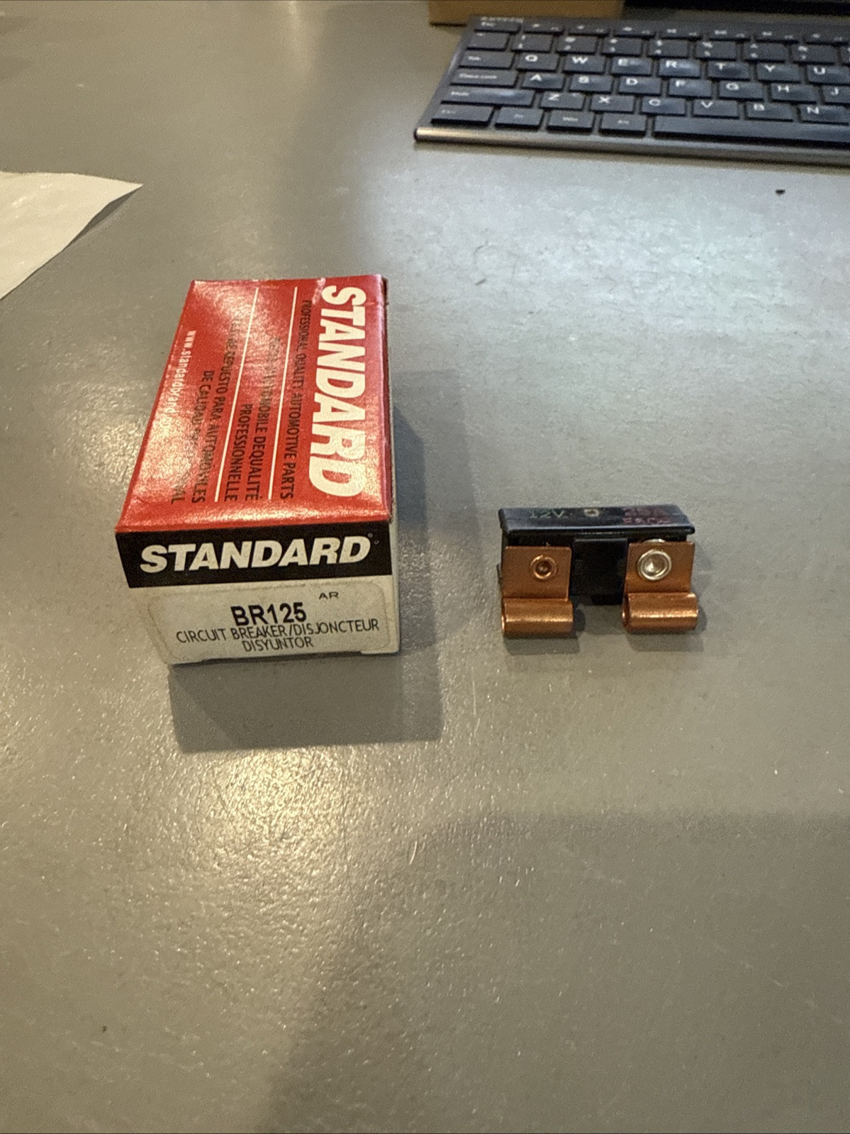 BR125 CIRCUIT BREAKER automotive 12-volt 25-amp