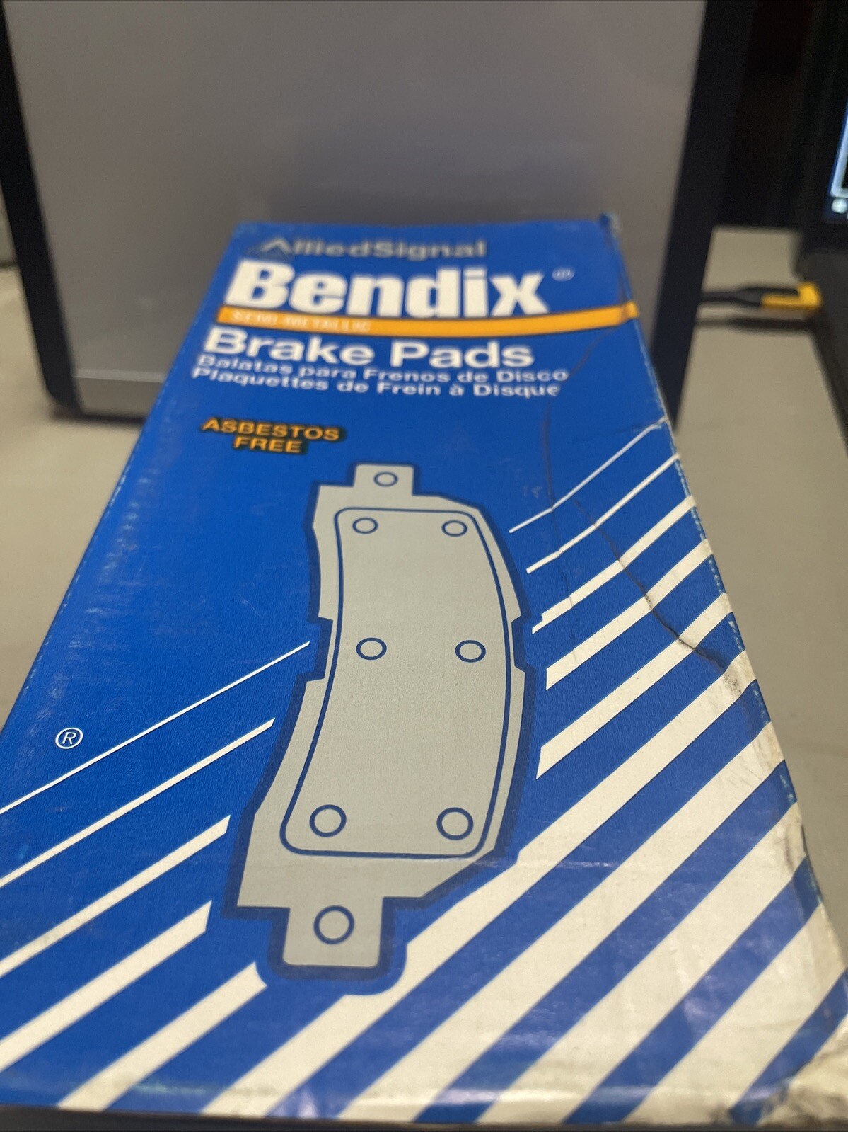 Bendix MKD324 Semi-Metallic Disc Brake Pads - Made in USA - Image 3