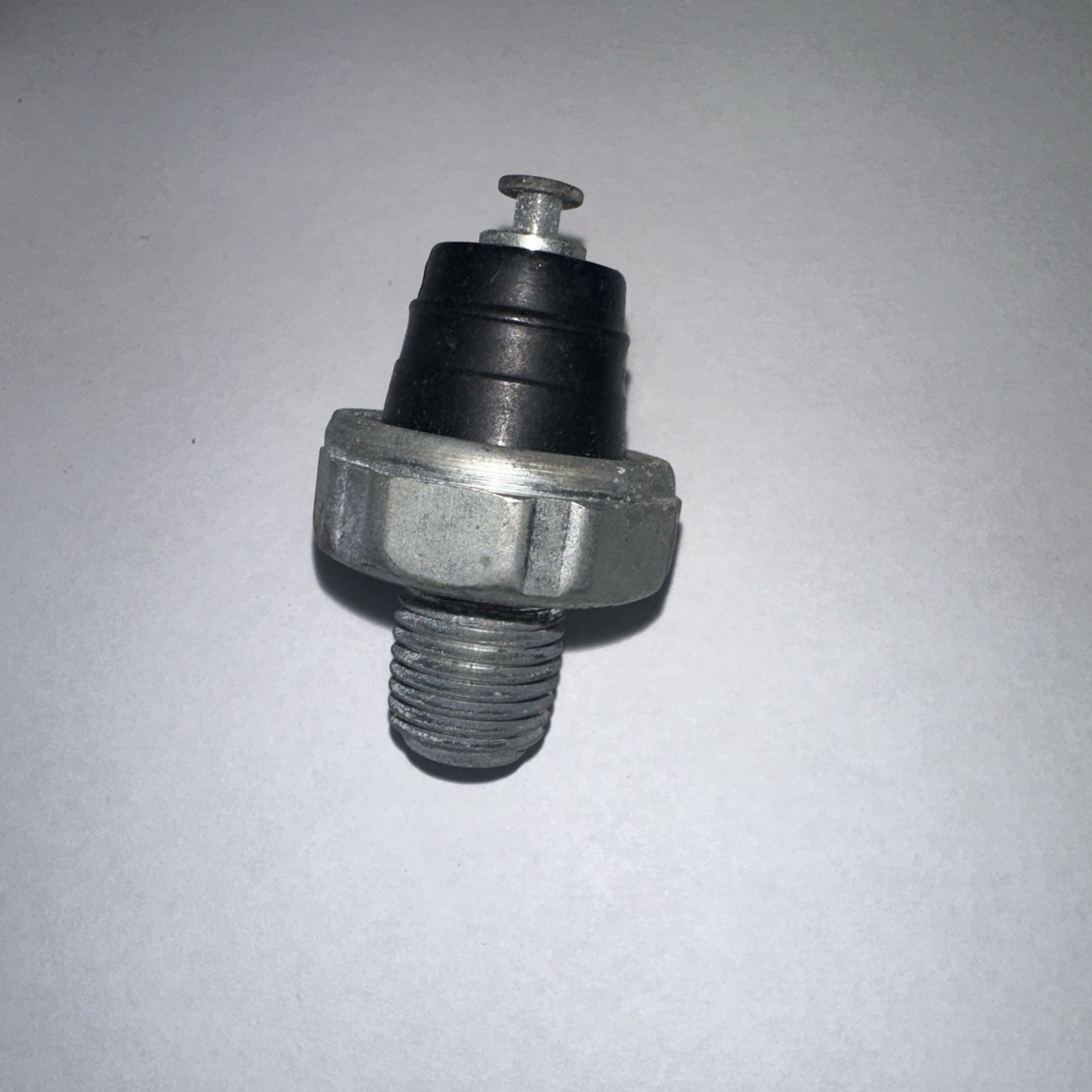 Engine Oil Pressure Switch Standard PS10T - Image 4