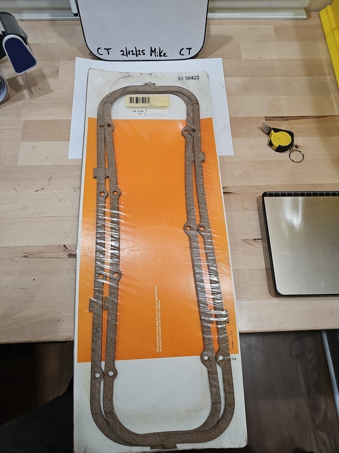 For GMC C25 1975 Mahle VS38420 Valve Cover Gasket Set Victor - Image 3