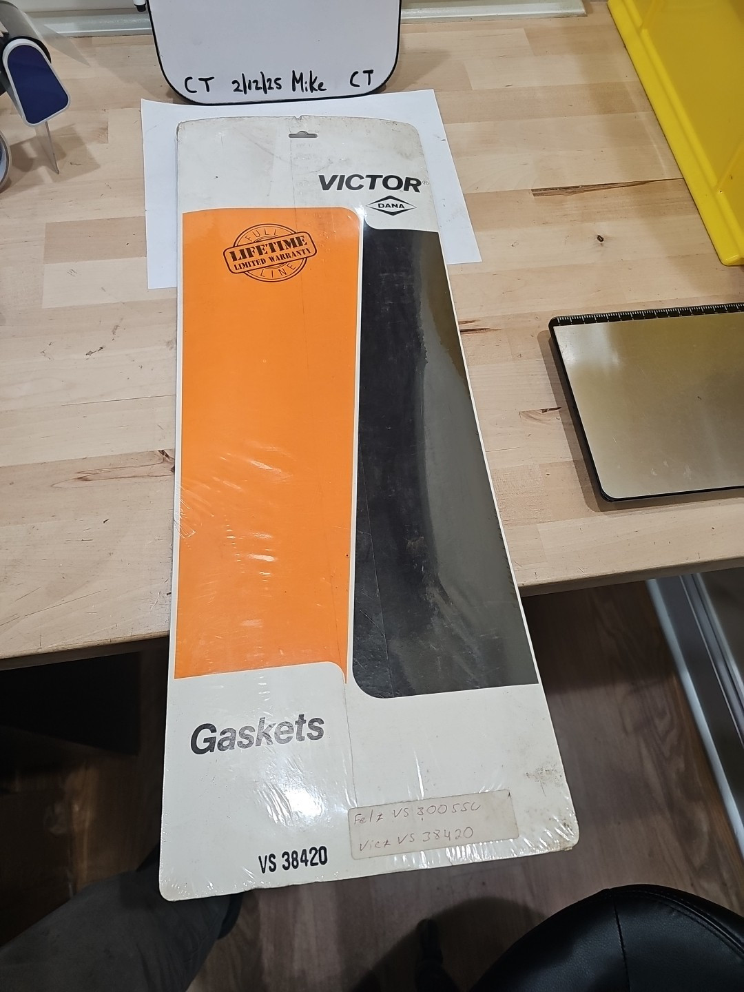 For GMC C25 1975 Mahle VS38420 Valve Cover Gasket Set Victor - Image 4