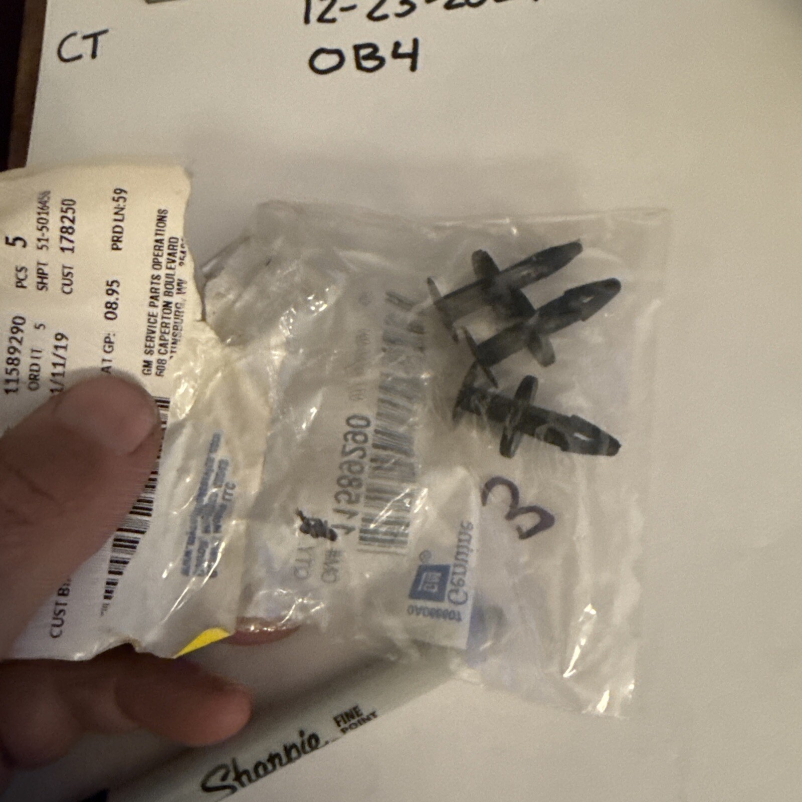 Genuine GM Push-Pin 11589290 (3) Pins - Image 3