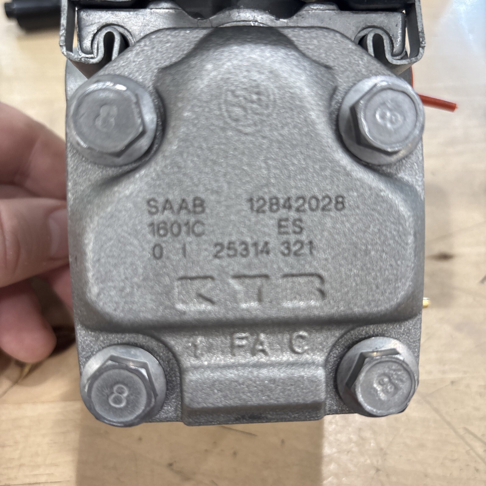 Genuine SAAB #12842028 Power Hydraulic Steering Pump - Image 6