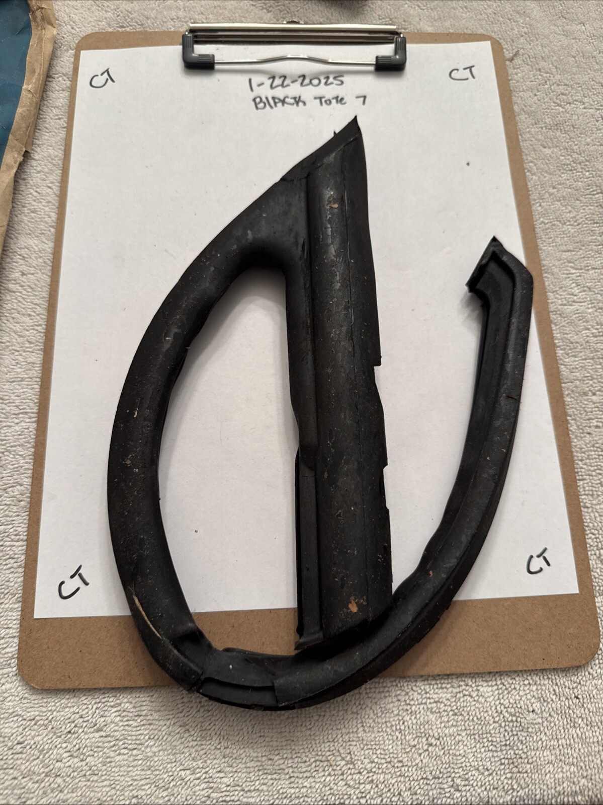 Gm Front Vendor Window Strip 9712296