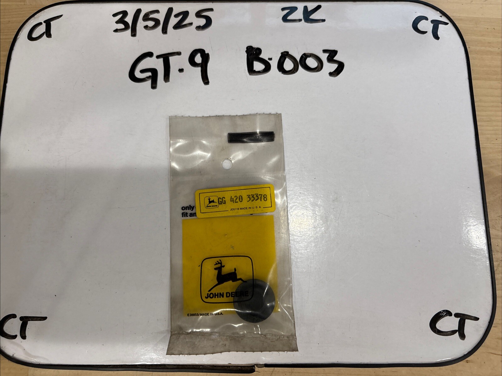 John Deere Plug GG42033378