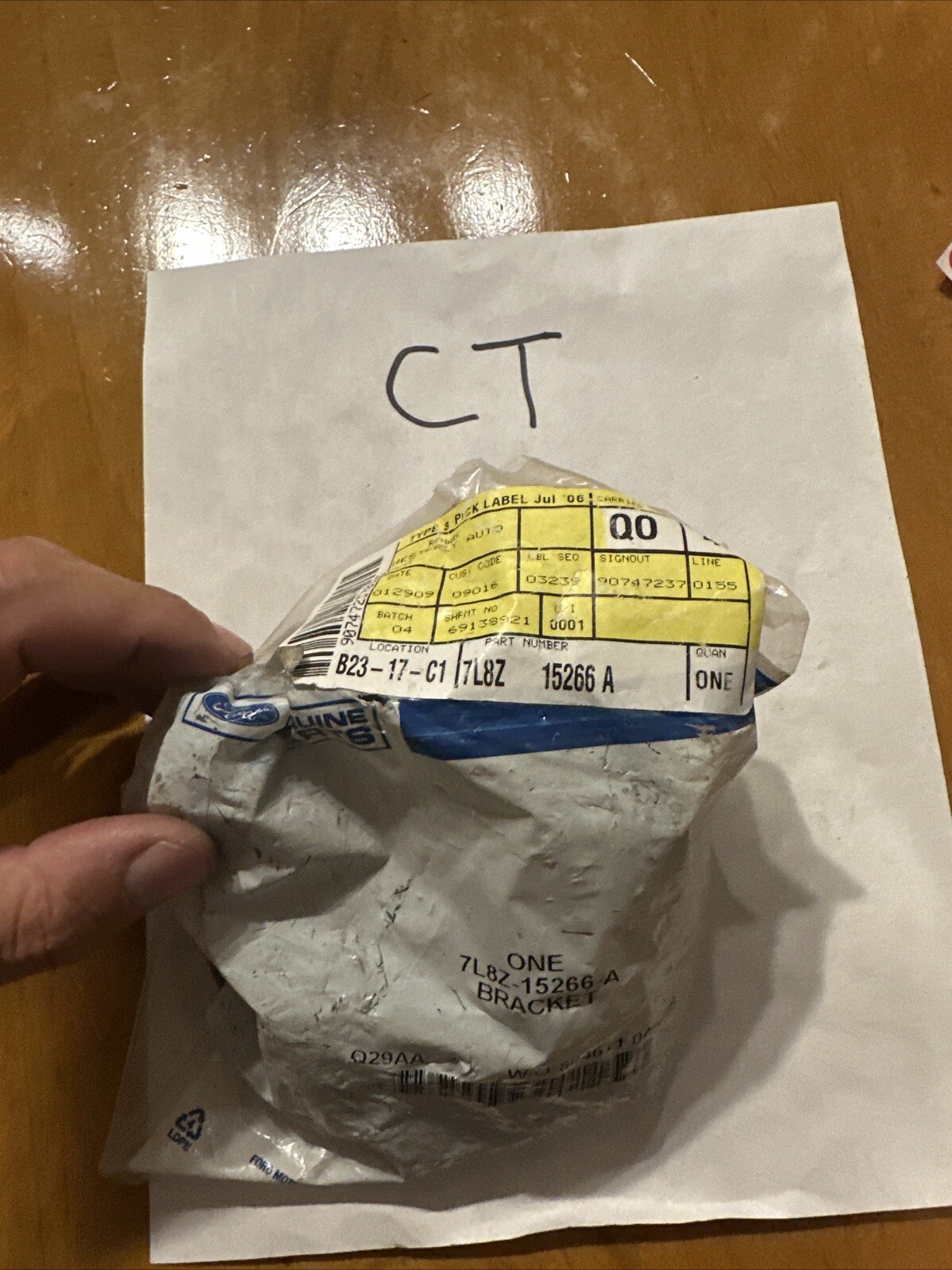 NEW GENUINE FORD PART BRACKET 7L8Z-15266-A