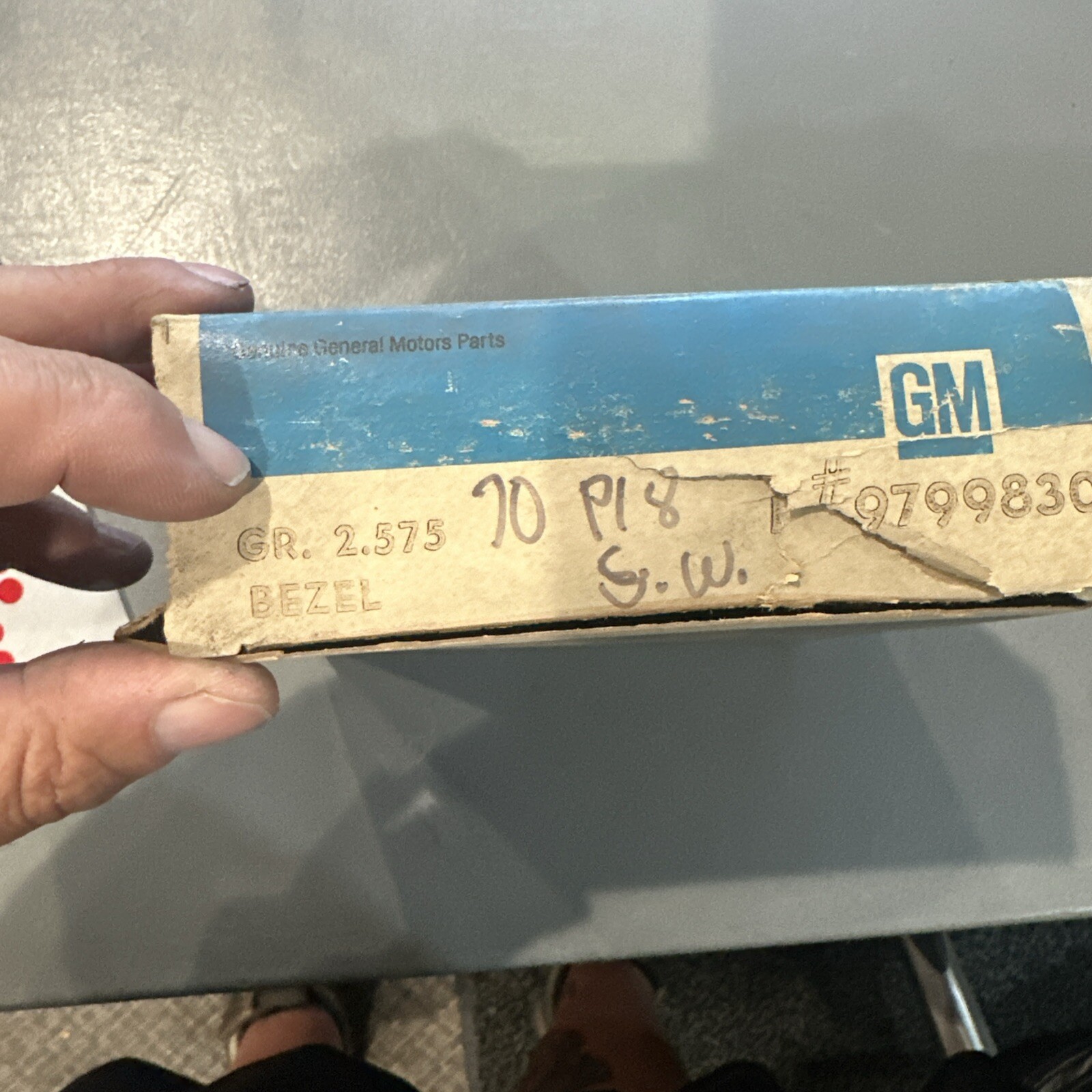 NOS 1970 PONTIAC CAT / BONN. GRANDVILLE REAR LH. SIDE MARKER BEZEL GM # 9799830