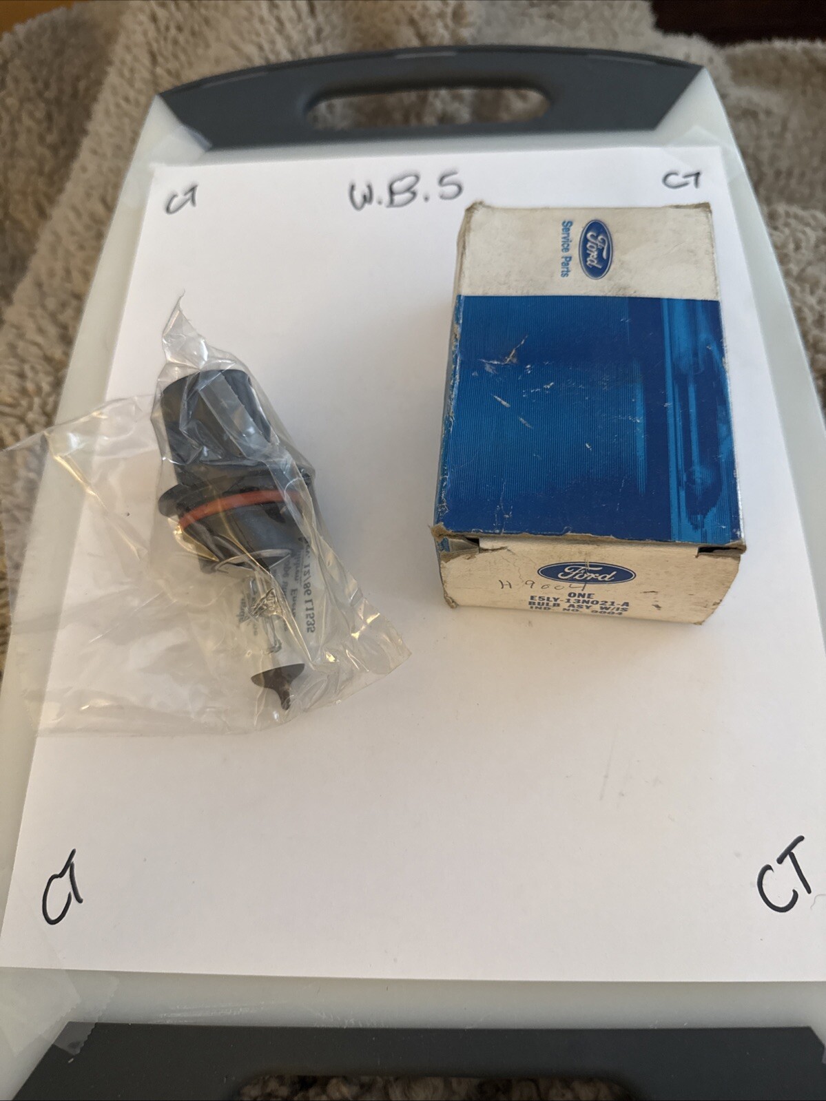 NOS HEADLAMP BULB ASSY -fits 85-96 Ford - OEM Ford E5LY-13N021-A ( 9004 )