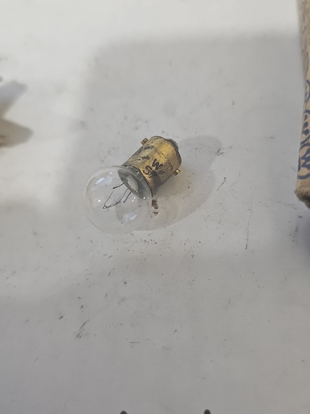 NOS Westinghouse Miniature lightbulbs 57 12v 2cp 1 Opened Box Of 9 Bulbs New - Image 5