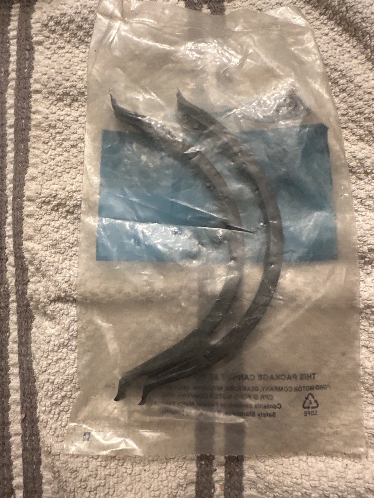 New OEM Ford F3XZ-6723-BA Rear Oil Pan Seals Qty 2 NOS - Image 3