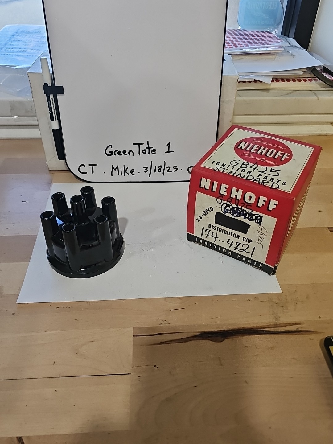 Niehoff / Standard Motor Products GB-425 Distributor Cap