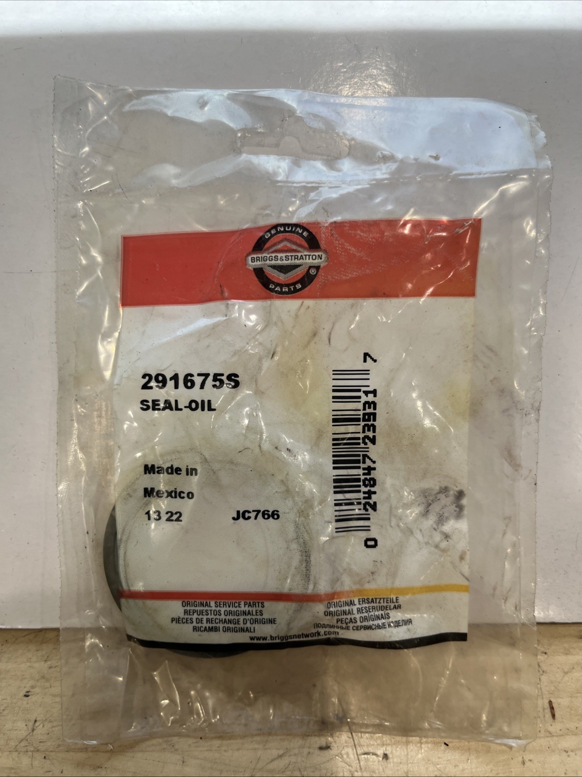 ONE NEW Genuine Briggs & Stratton 291675S Oil Seal Factory Sealed Pkg. - Image 3
