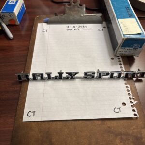 ORIGINAL GM NOS 1970 1973 CAMARO" RALLY SPORT " SIDE FENDER EMBLEM 3981852
