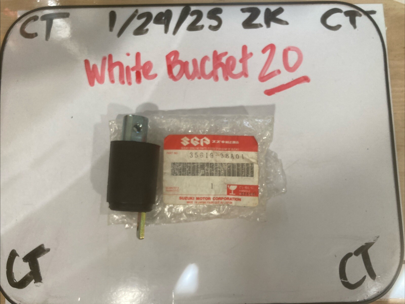 SUZUKI 1993 1994 1995 VS800 TURN SIGNAL INDICATOR STAY CUSHION MOUNT 35619-38A01