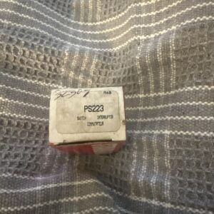 Standard Auto Parts PS-223 Engine Oil Pressure Switch