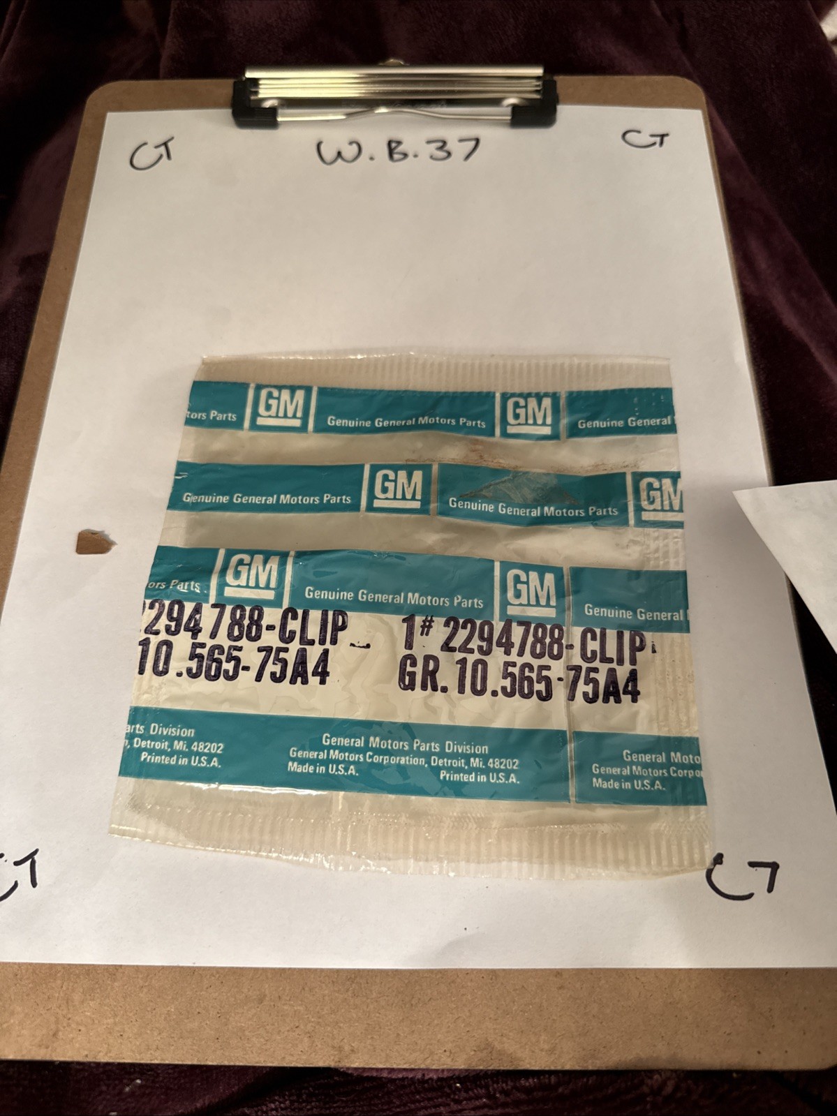 (1) 1958-1961 Chevrolet GM Tripower Linkage Clip 2294788 NOS