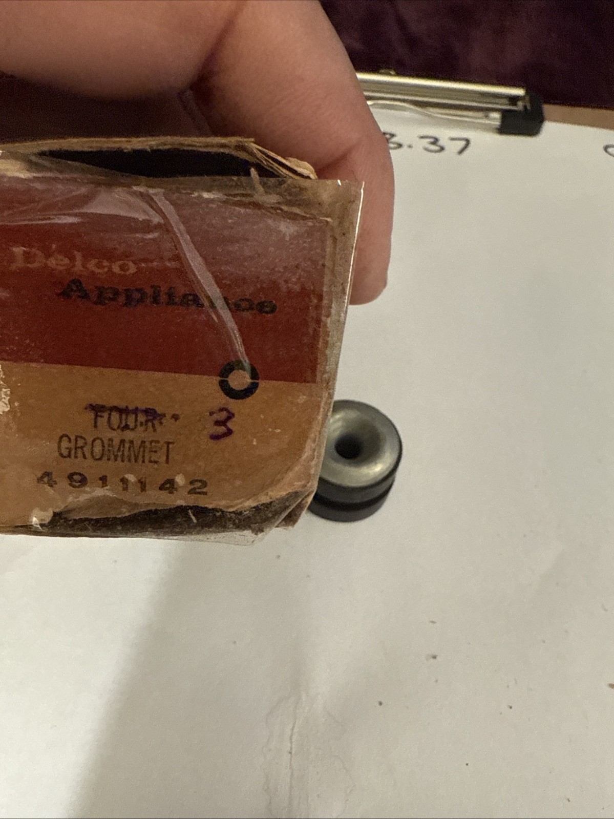 (1) GM 4911142 ORIGINAL NOS PART GROMMET OEM - Image 3