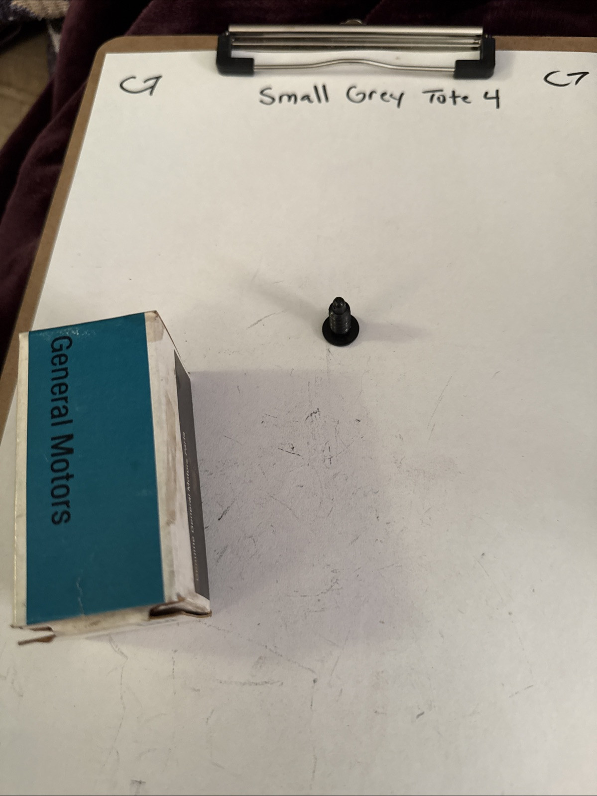 (1) GM OEM 93-20 Camaro Hood Grille Hood Components-Front Seal Clip 411700