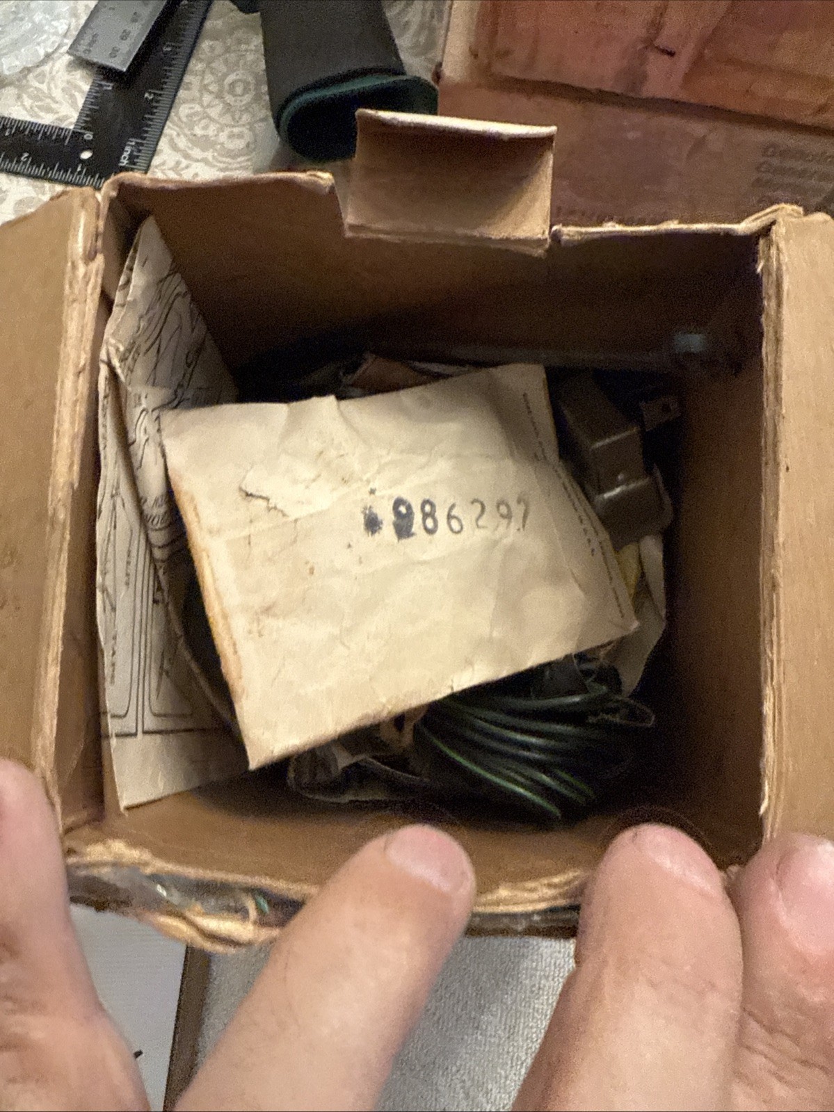 1965 NOS Chevrolet Wagon Light Kit 986297 - Image 4