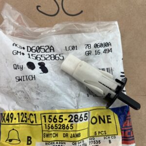 Blazer NOS OEM GM DELCO D6052A GM FRONT DOOR JAMB SWITCH OEM PART NO. 15652865